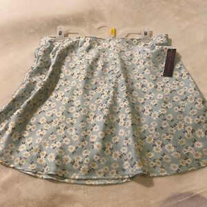 New No Boundaries super high rise floral skirt. Size L.